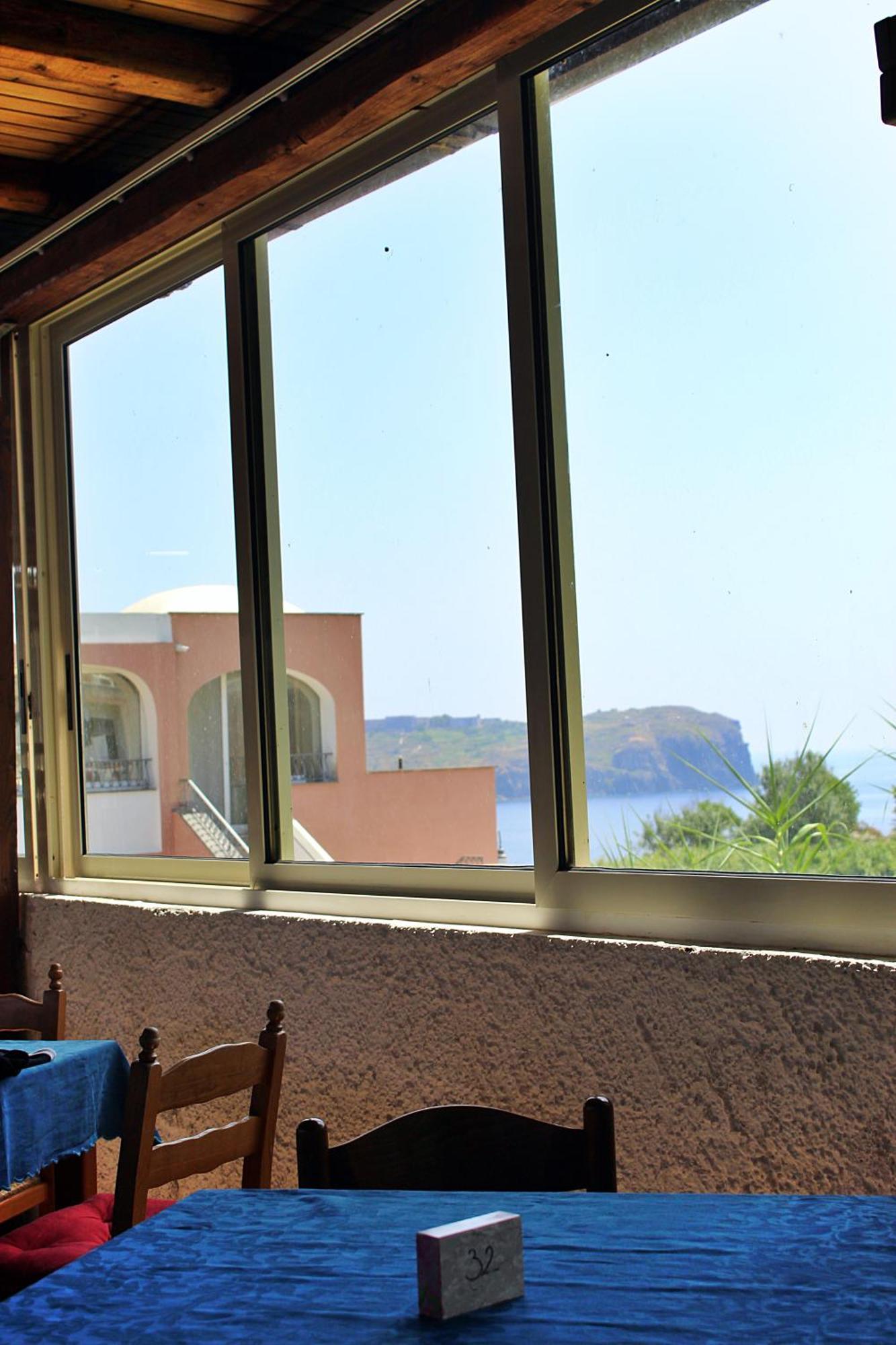Hotel Lo Smeraldo Ventotene Exterior photo